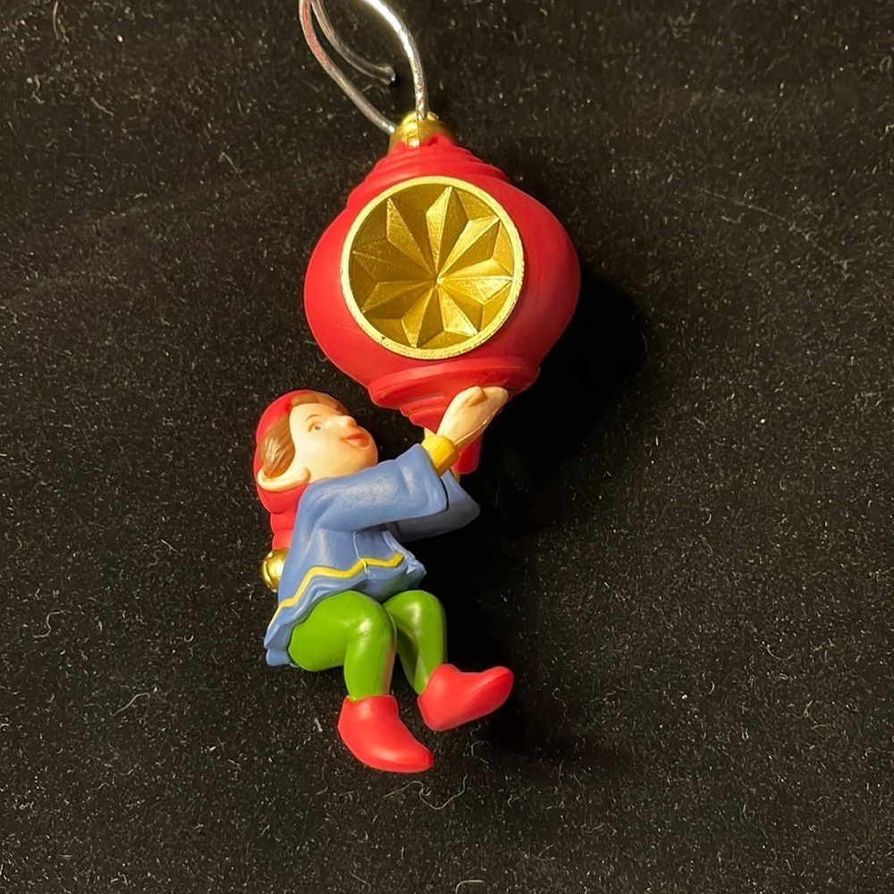 Avon Vintage “Santa’s Helper Ornament” in box